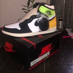 Air Jordan 1 Retro High OG 'Volt Gold'